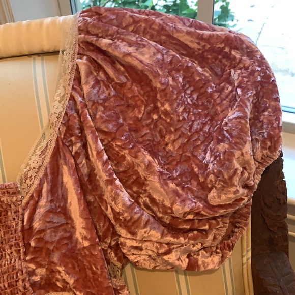 FREE PEOPLE VELVET AND LACE  CROPPED TOP IN MAUVE - Picture 14 of 16